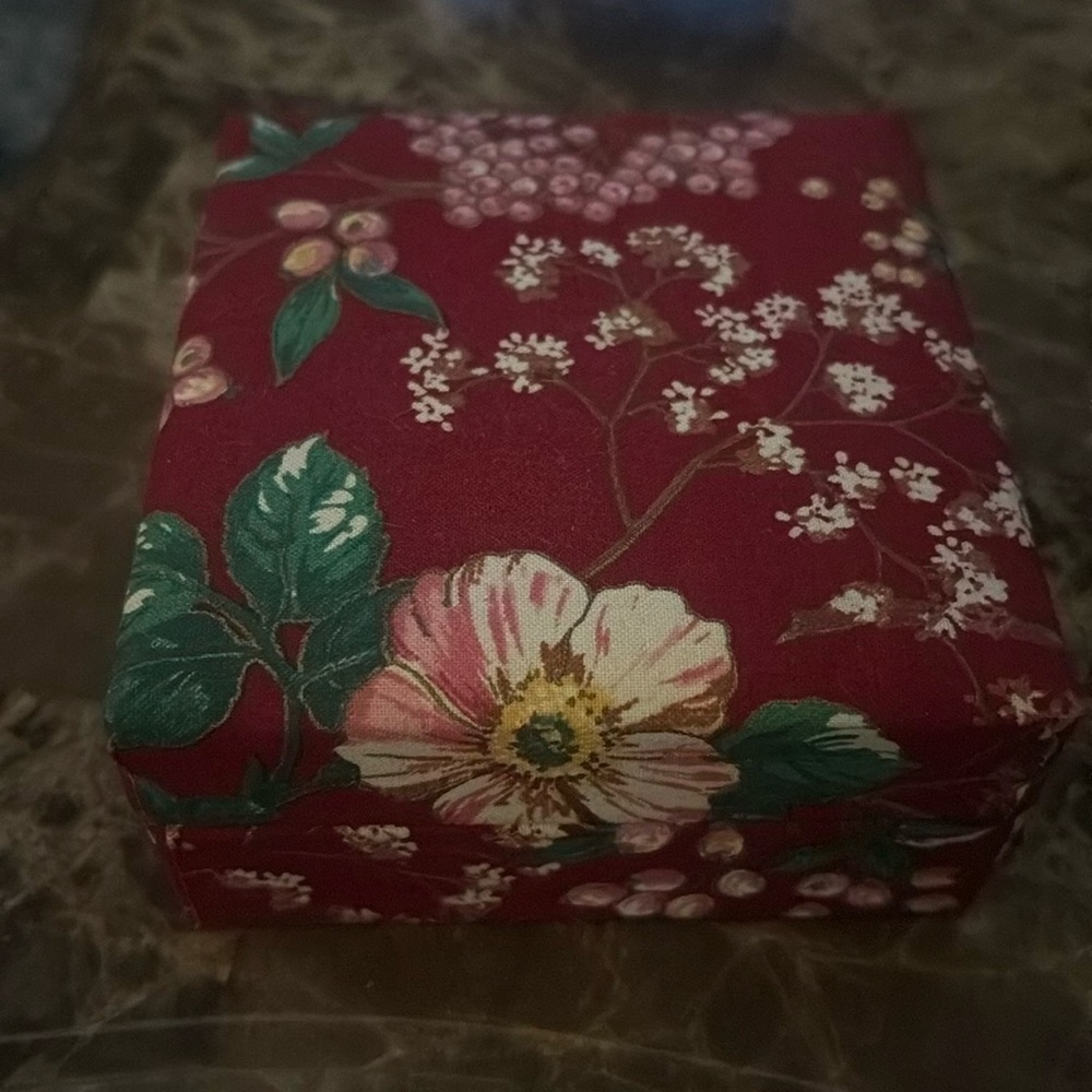 Renner Davis Floral Fabric Mirror box with 225 note sheets, new without tags